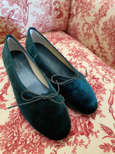 Cargar imagen en el visor de la galería, Biarritz Velvet Olive