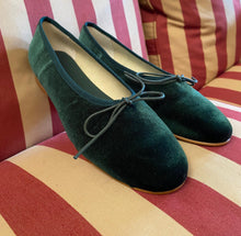 Cargar imagen en el visor de la galería, Biarritz Velvet Olive